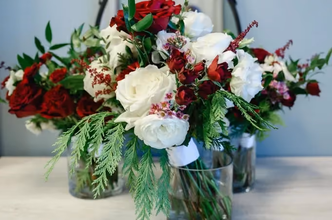 Poppy Flowers: Classic charm wedding centerpiece flower arrangements