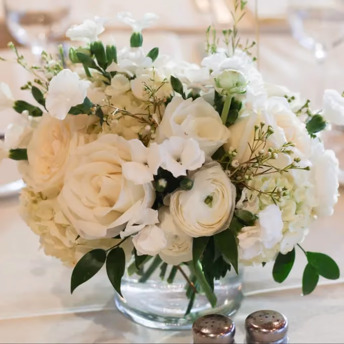 Poppy Flowers: Wedding centerpiece flower arrangements‍ for vintage hearts dazzled by ivory