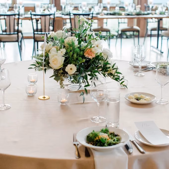 Poppy Flowers: Wedding centerpiece flower arrangements‍ for couples with elegantly understated style 