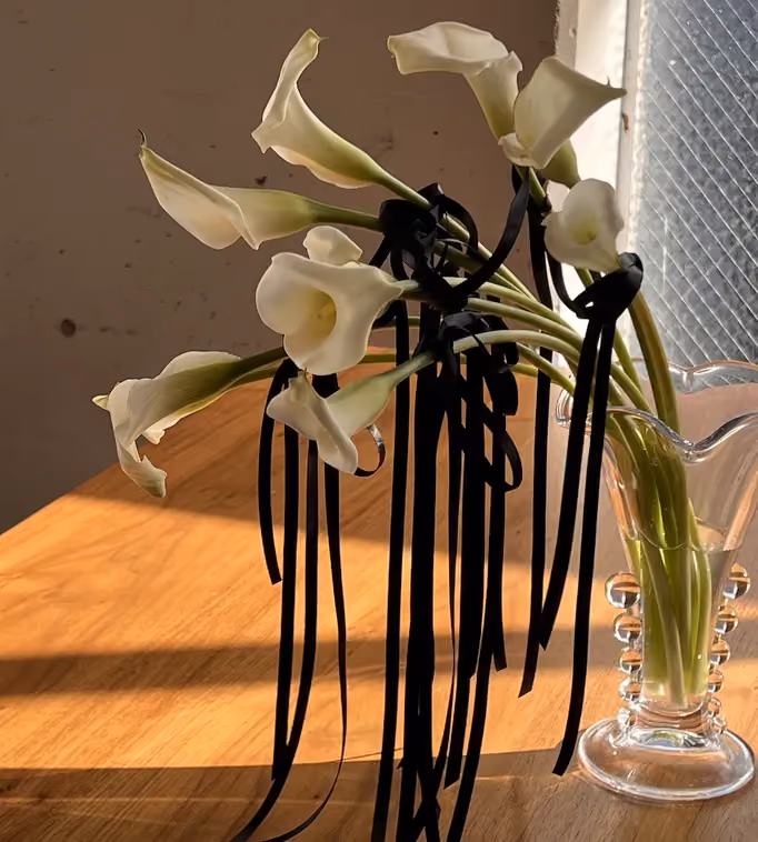 Poppy: Most Popular Wedding Flowers - Calla Lilies
