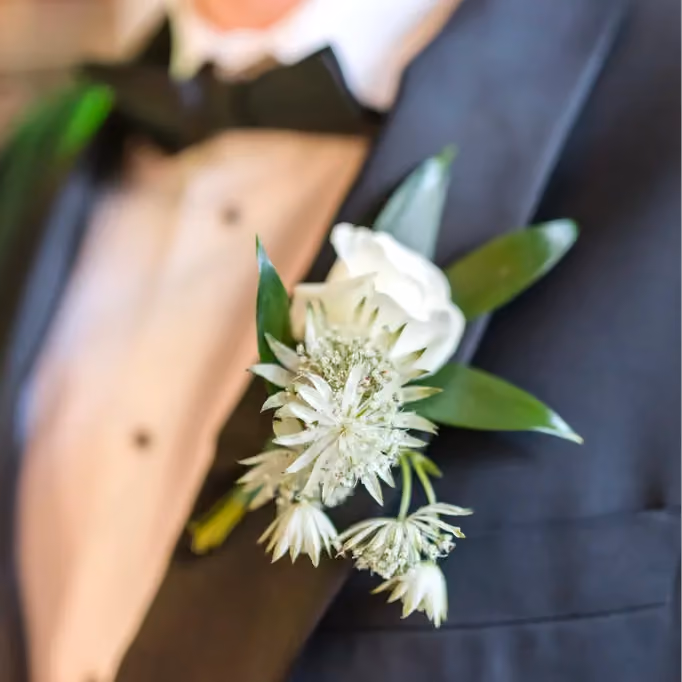 Poppy: Most Popular Wedding Flowers In Boutonnieres