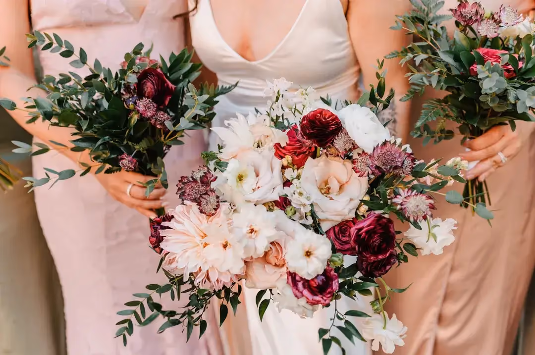 From Aisle to Reception: 18 Dazzling Wedding Floral Arrangement Ideas 