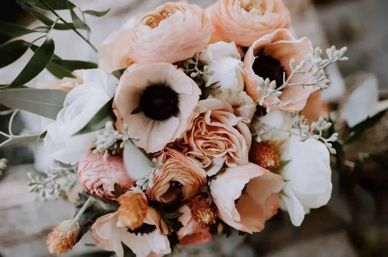 10 Enchanting Wedding Flower Settings for Your Big Day