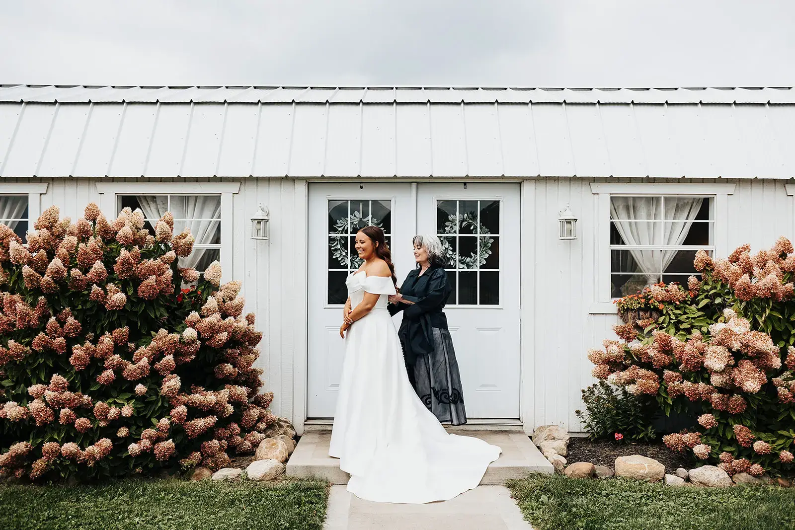 Real Poppy wedding — Jenna + Daniel at White Rose Barn