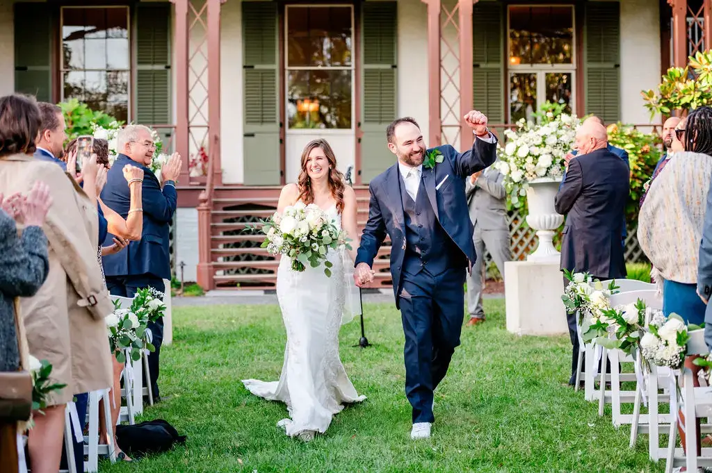 Real Poppy wedding — Heather + Robby at Lincoln Cottage