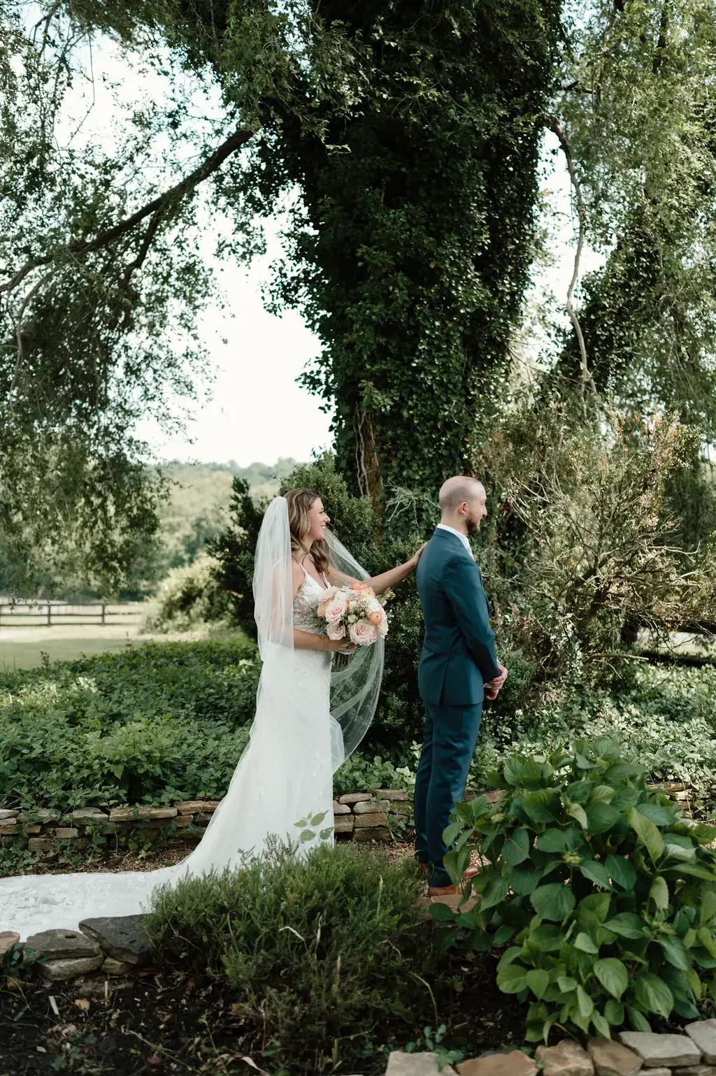 Real Poppy wedding — Maddie + Chris at Rixey Manor