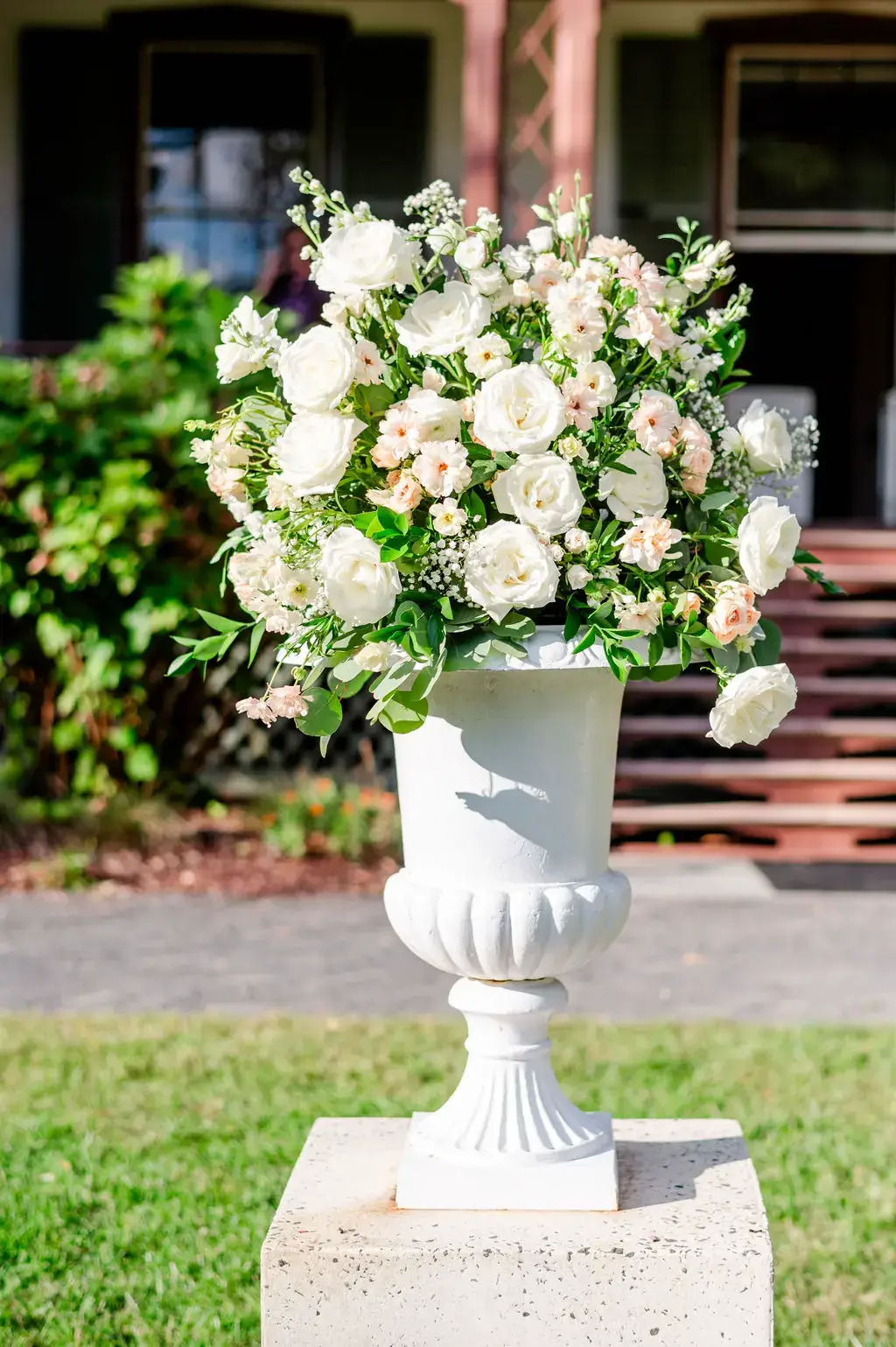 Real Poppy wedding — Heather + Robby at Lincoln Cottage