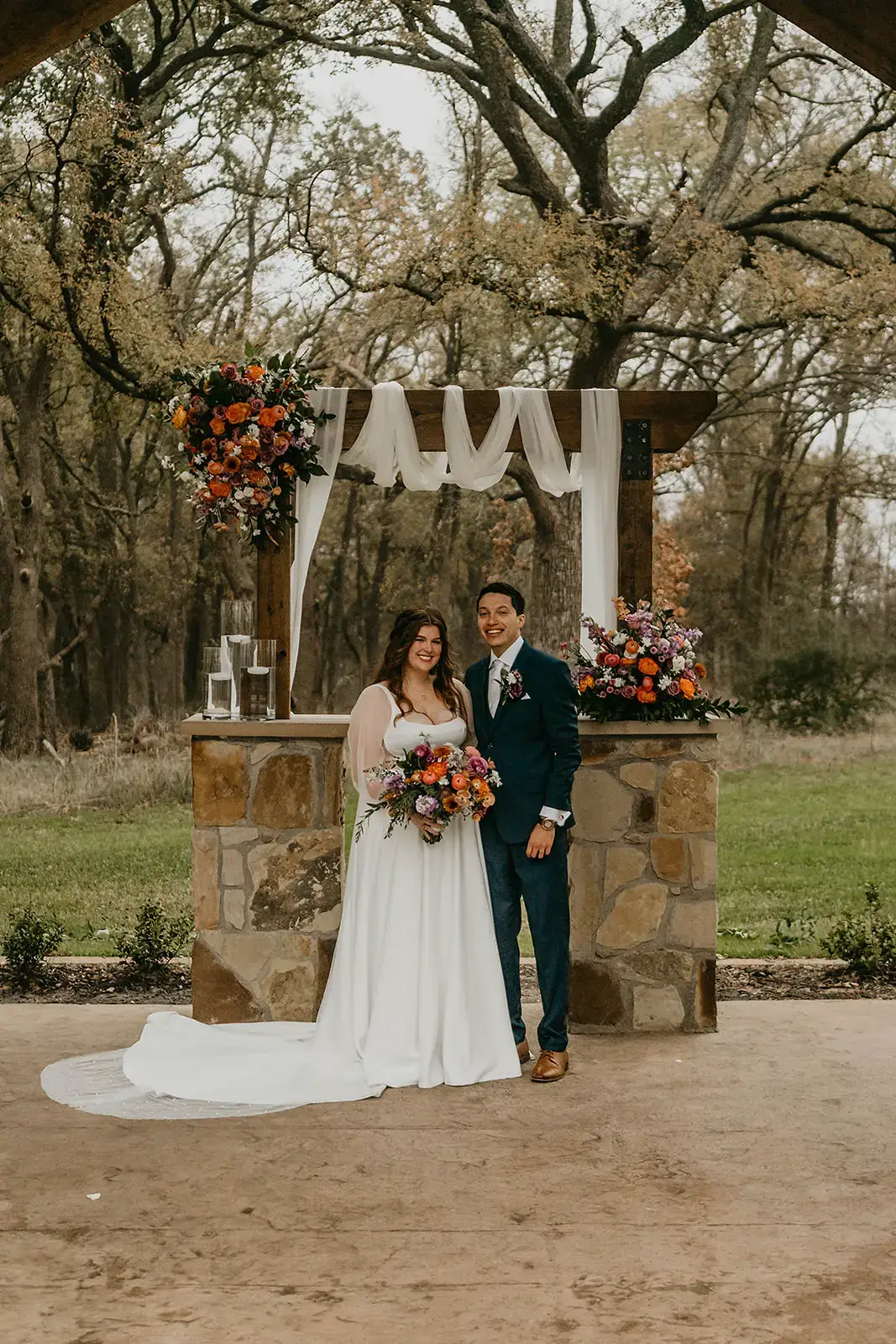 Real Poppy wedding — Caitlin + Diego at Timberview Lodge