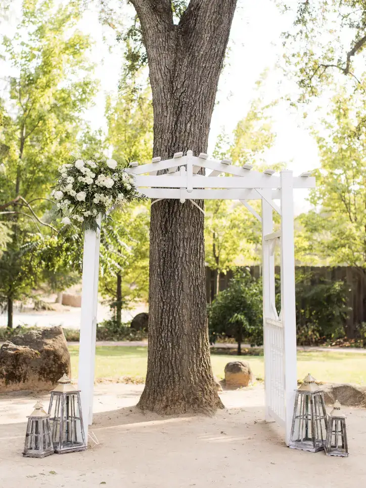 Real Poppy wedding — Carly + Grant at Flower Farm Inn