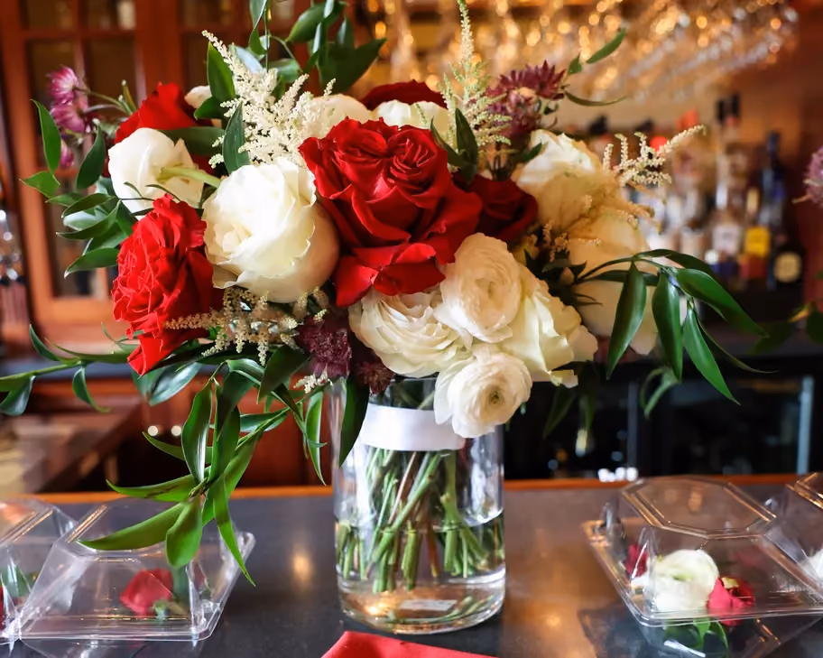 Fresh vs. Faux: 4 Tips to Choose the Right Wedding Flower