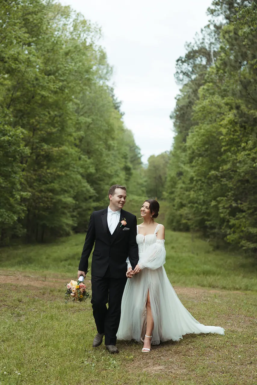Real Poppy wedding — Chloe + Brantley at Windwood Equestrian