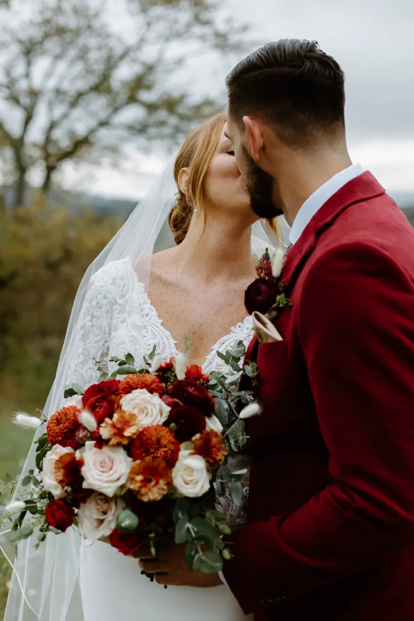 Real Poppy wedding — Moira + Ryan at Blue Valley Vineyard and Winery