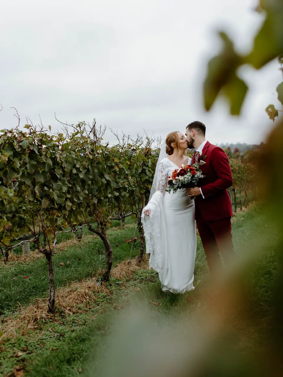 Real Poppy wedding — Moira + Ryan at Blue Valley Vineyard and Winery