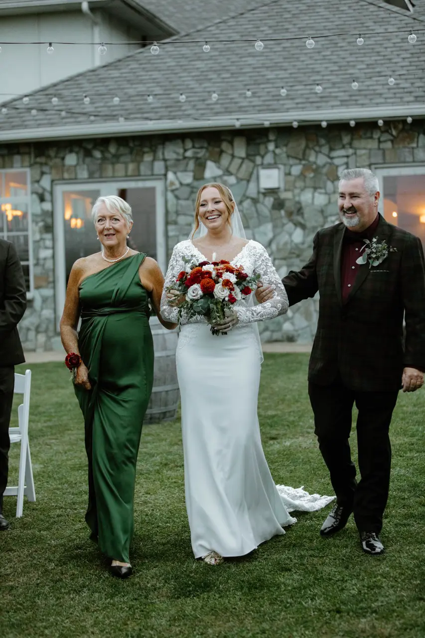 Real Poppy wedding — Moira + Ryan at Blue Valley Vineyard and Winery