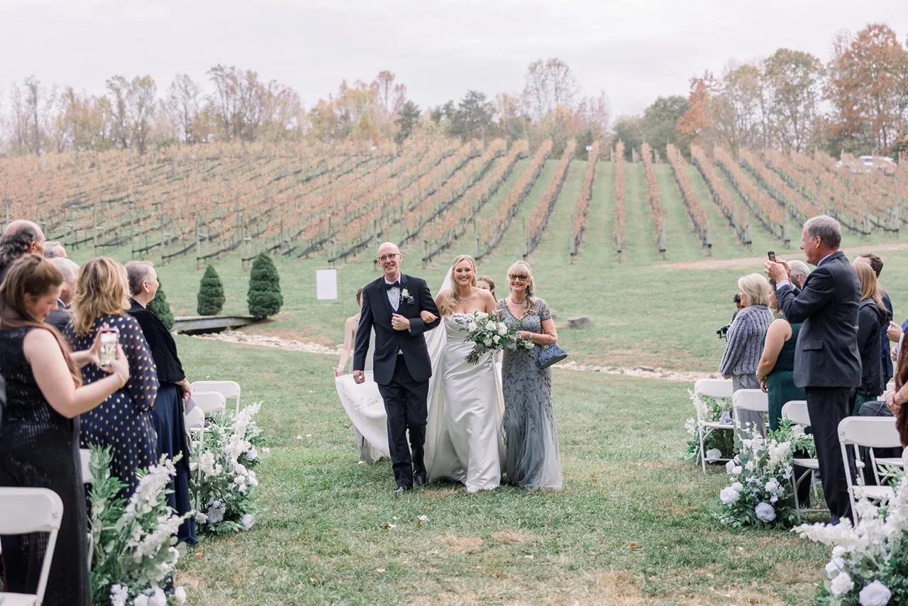 Real Poppy wedding — Julia + Justin at Potomac Point Winery