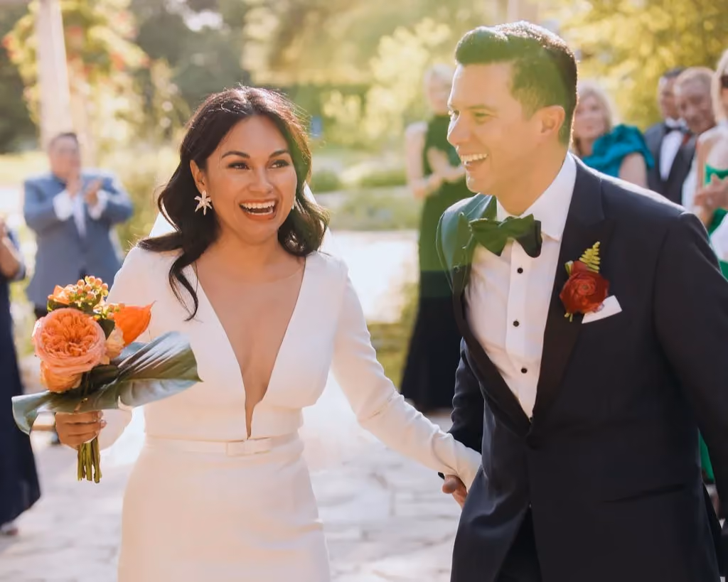 modern flower arrangements for weddings
