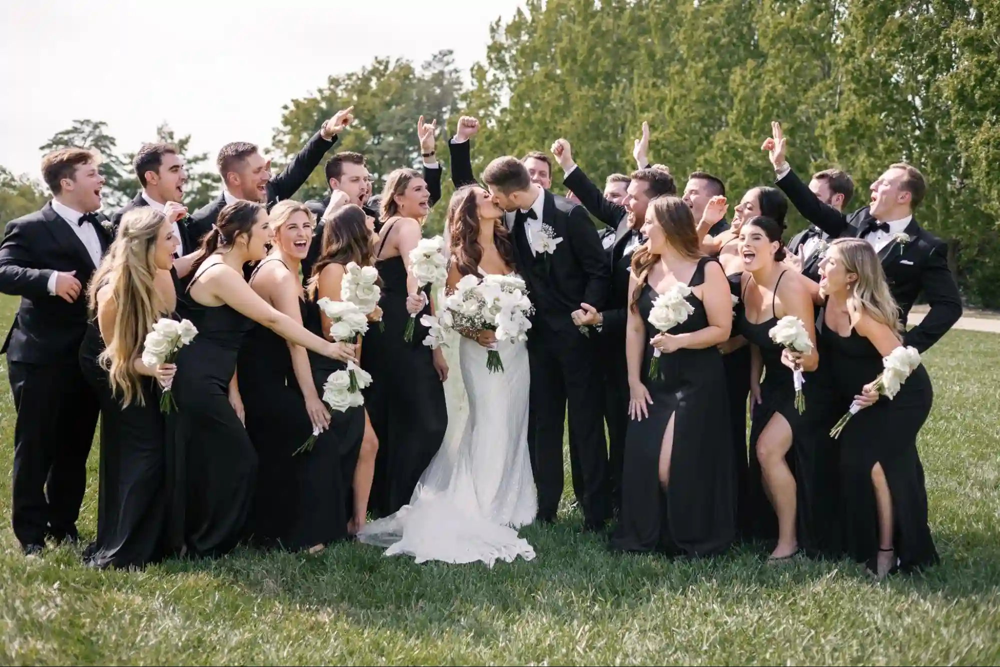chic modern wedding bouquet ideas