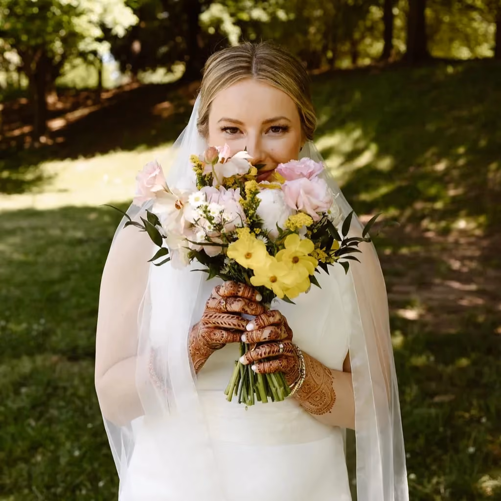 Poppy Picks: Modern Wedding Bouquet Styles for An Unconventional Celebration 