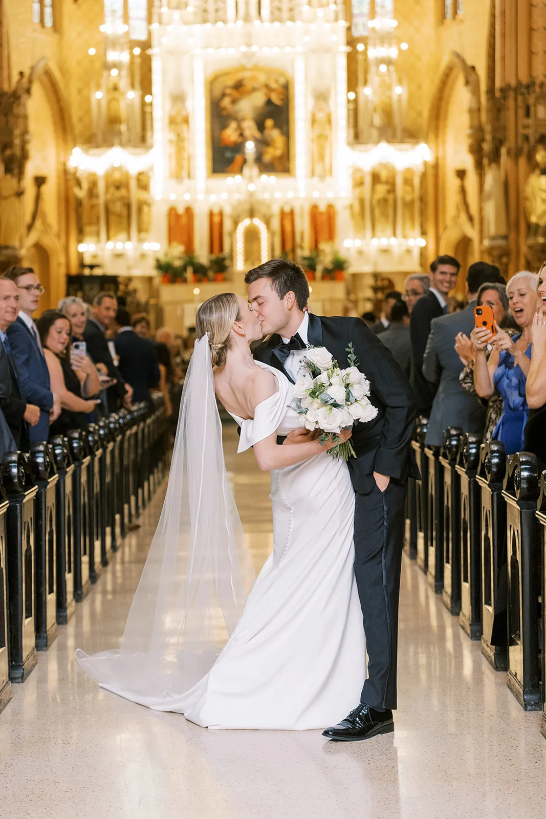 Real Poppy wedding — Mary Kate + West at Chicago History Museum
