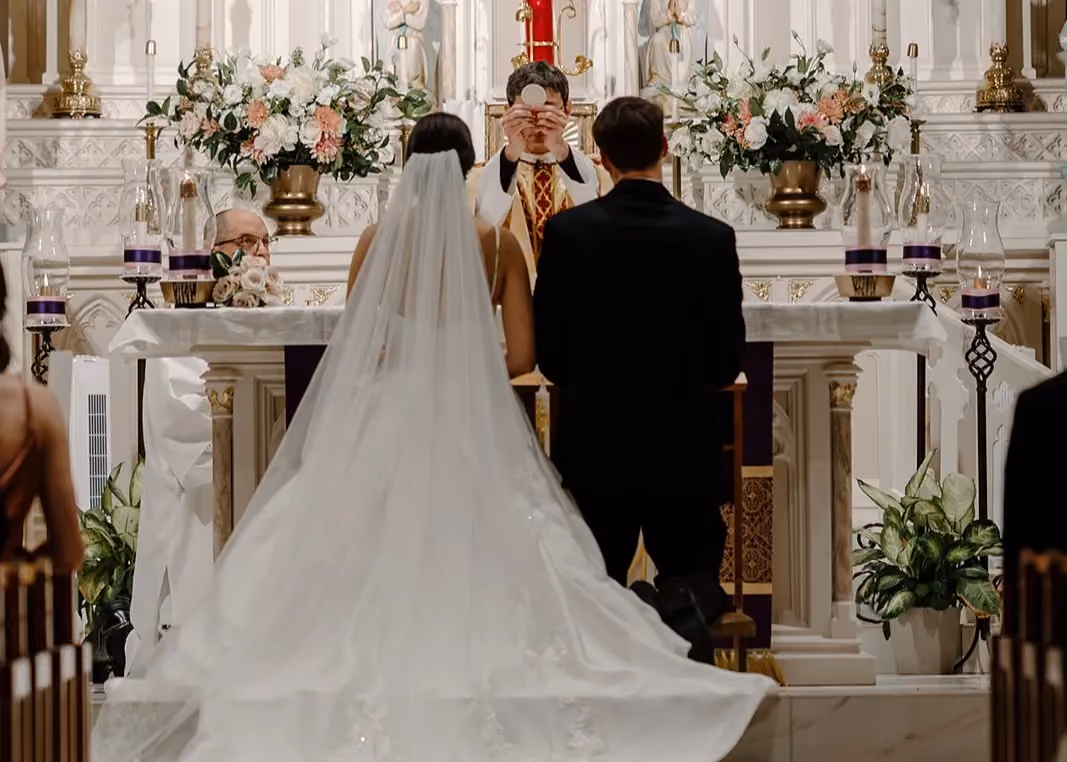 A winter wedding in the church