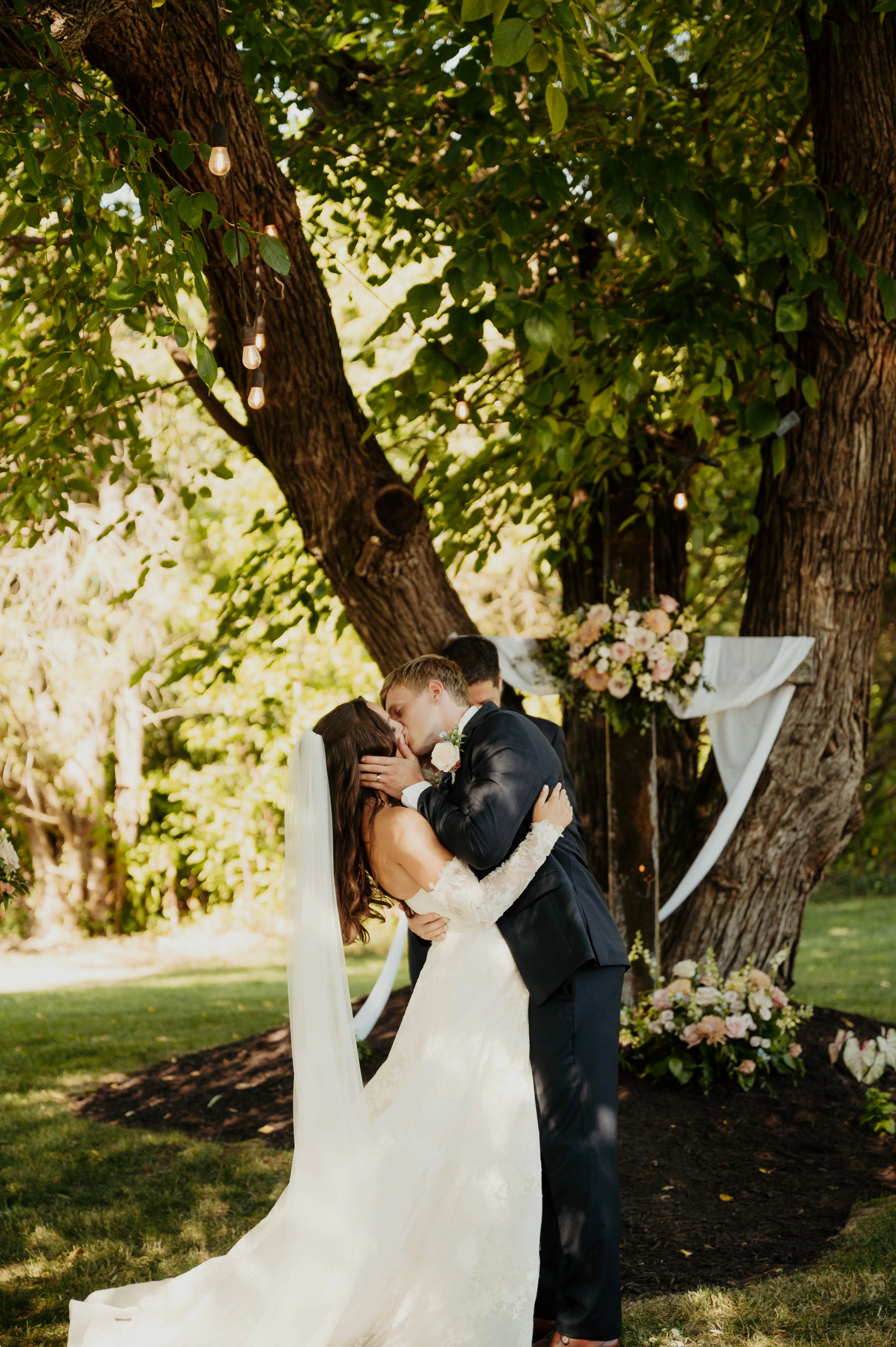 Real Poppy wedding — Angielisa + Joseph at Amber Grove