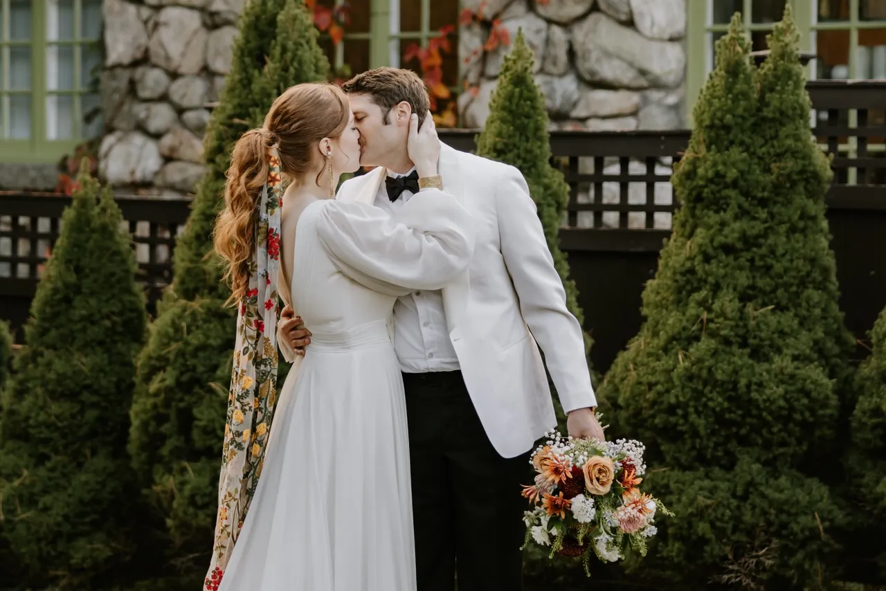 Real Poppy wedding — Katie + Justin at Willowdale Estate