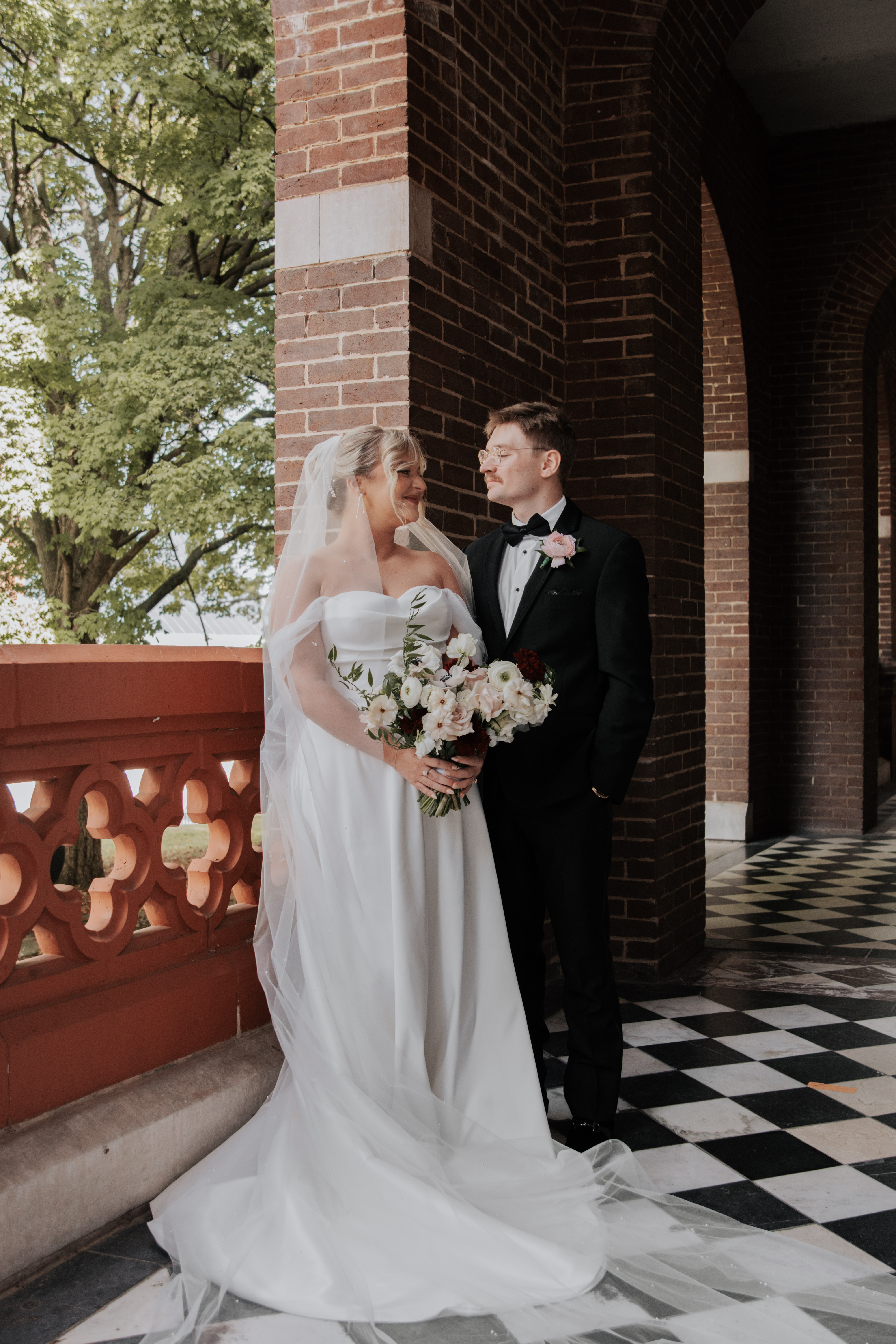 Real Poppy wedding — Savannah + Scott at Sunsphere Events