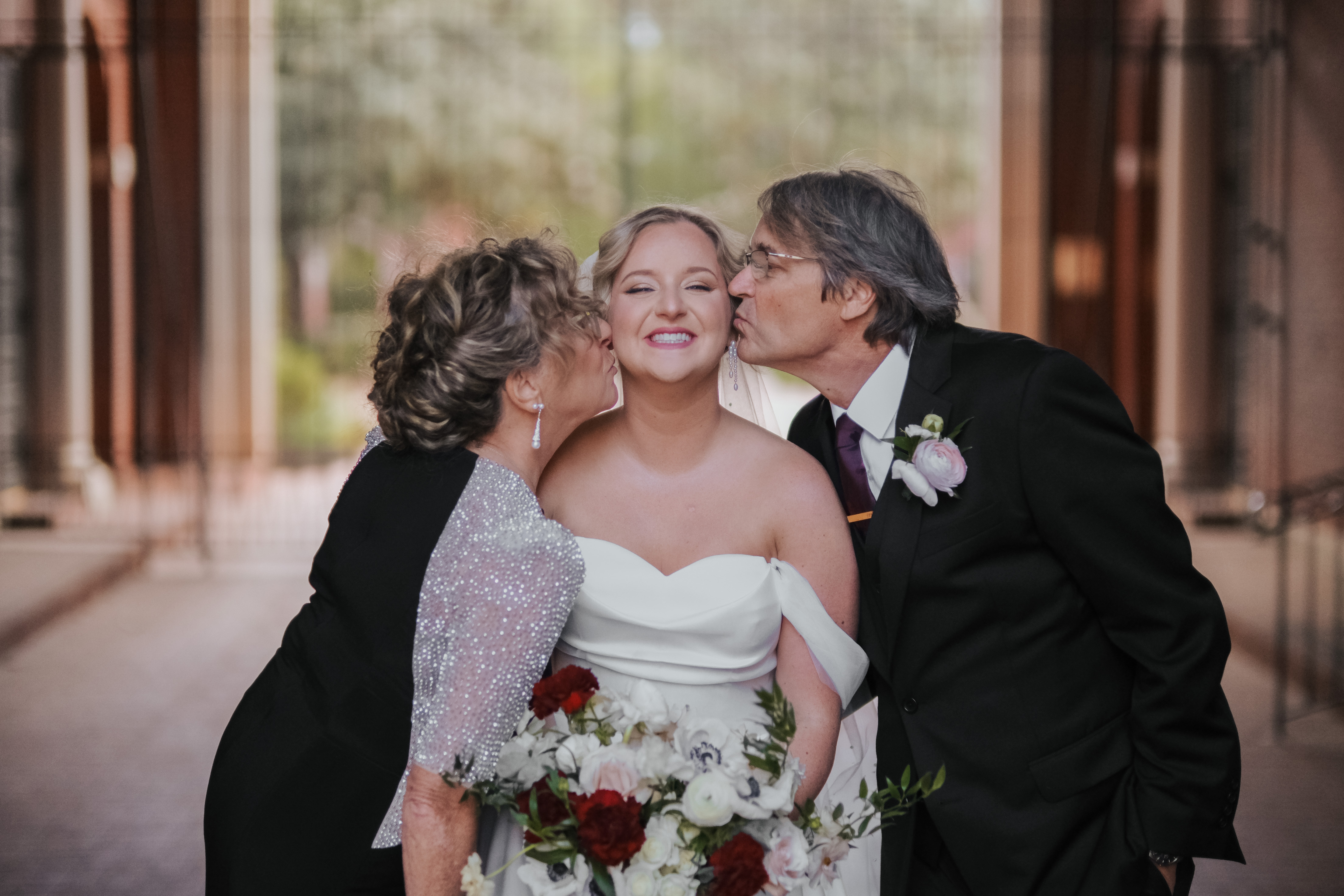 Real Poppy wedding — Savannah + Scott at Sunsphere Events