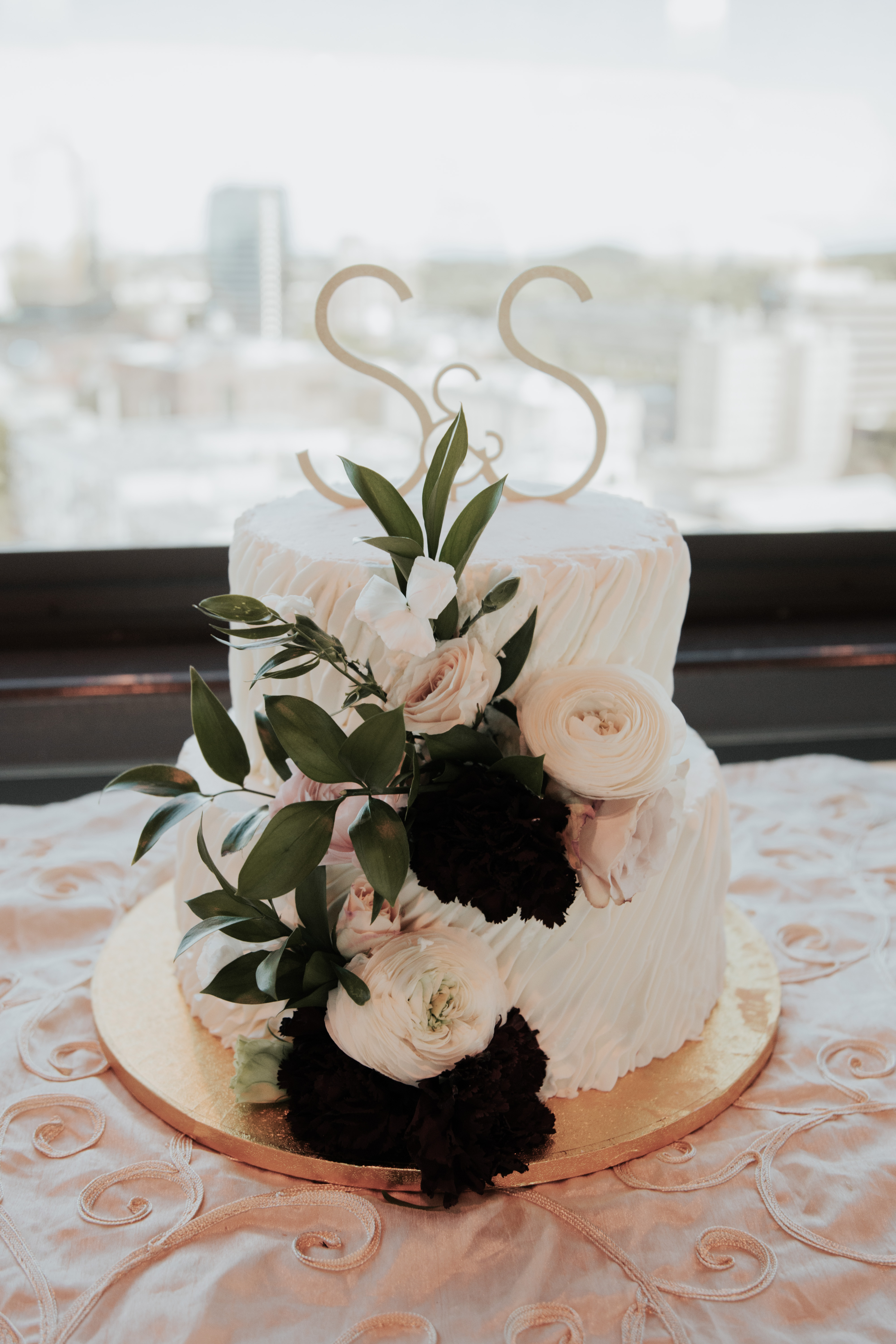 Real Poppy wedding — Savannah + Scott at Sunsphere Events