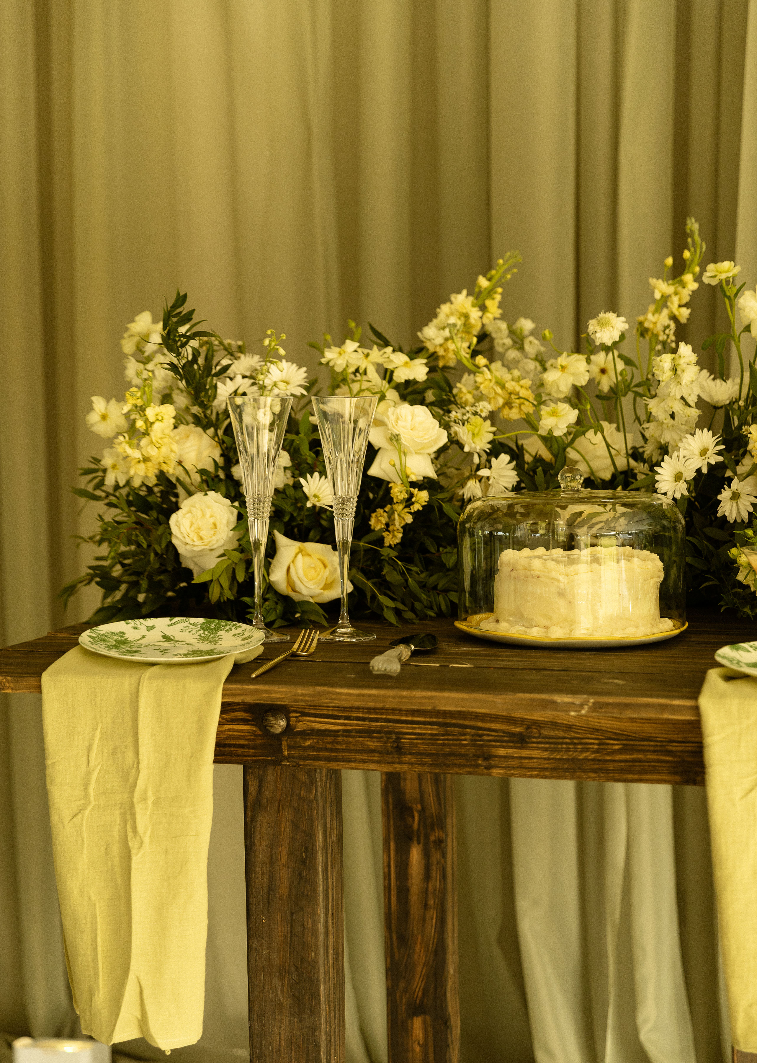 Real Poppy wedding — Ashlee + John at Runnymede