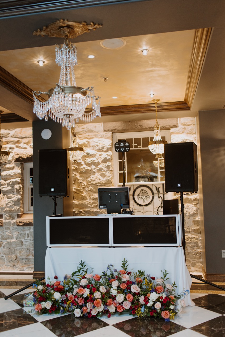 Real Poppy wedding — Courtney + John at The Willows at Ashcombe Mansion