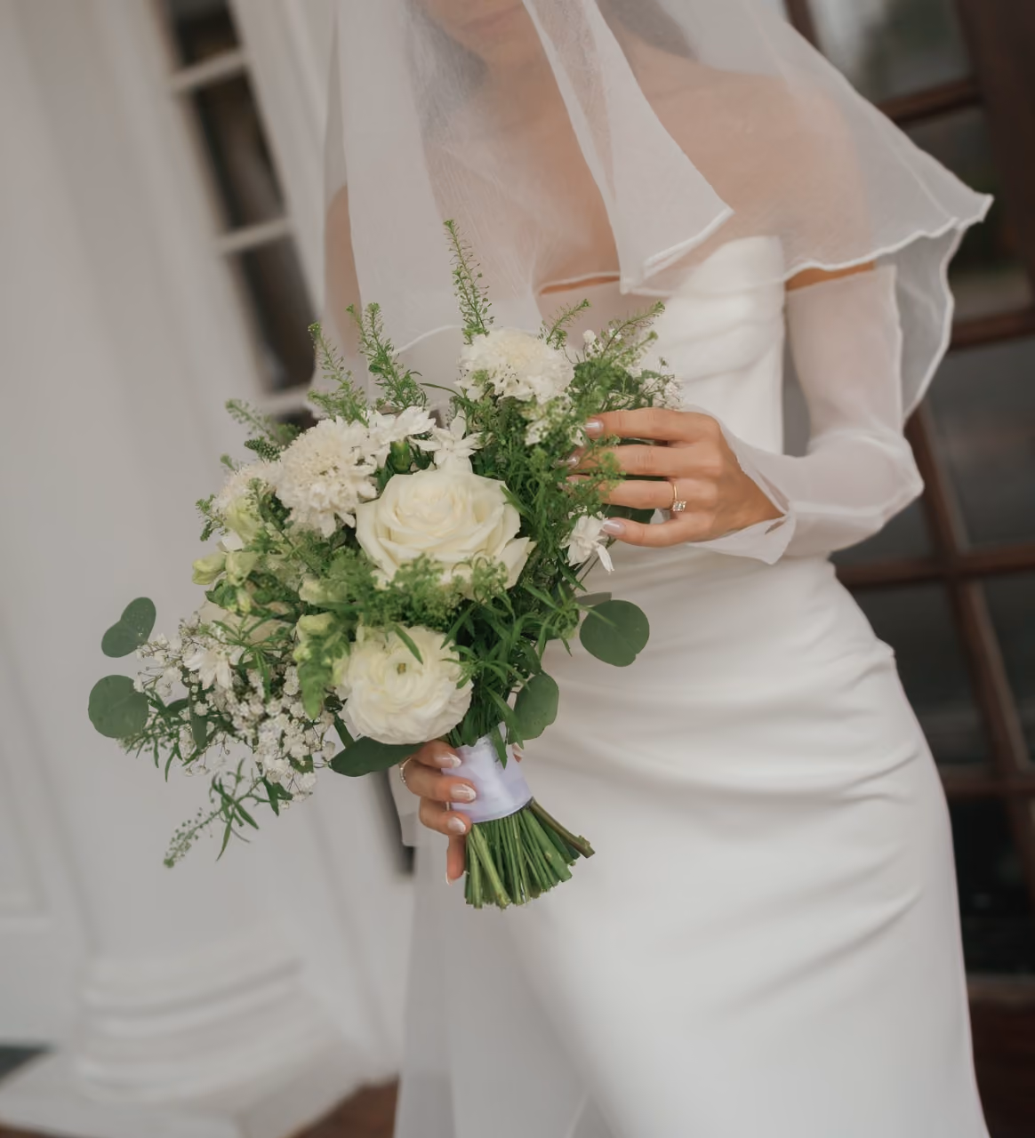 simple-white-bridal-bouquet