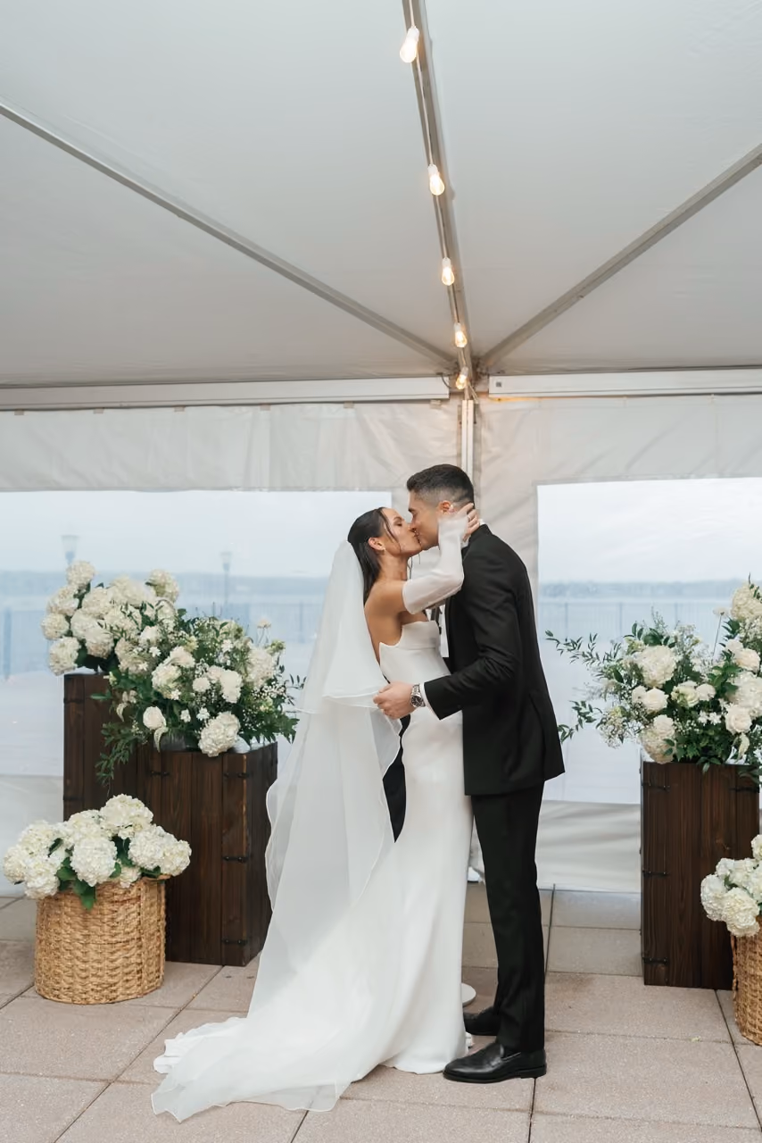 affordable-modern-wedding-flowers