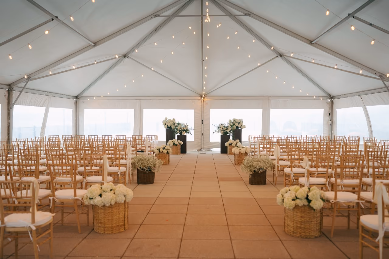 rainy-wedding-ceremony-decor