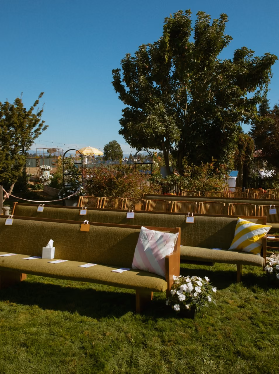 intimate-garden-wedding-ceremony-decoration