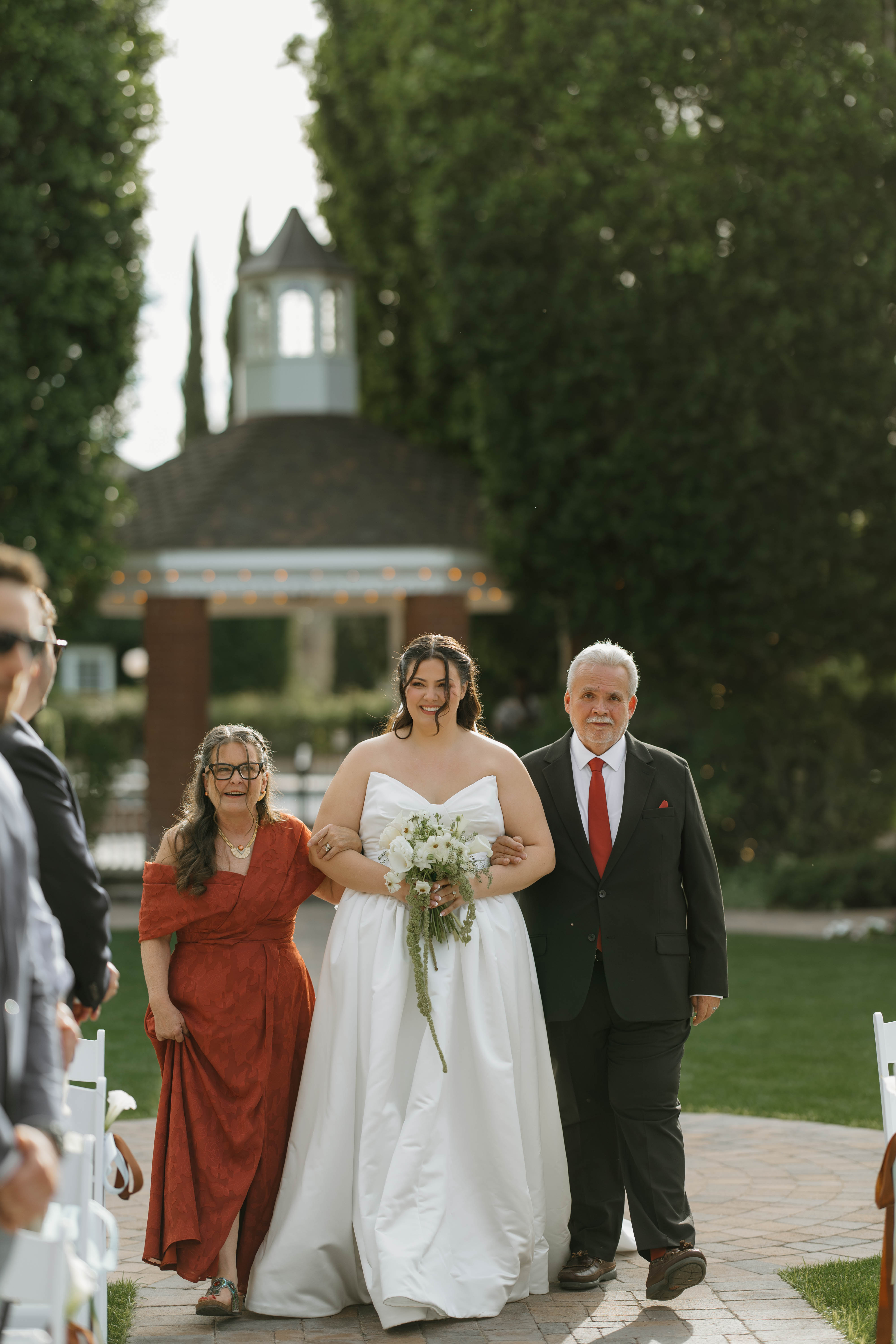 Real Poppy wedding — Torie + Ryan at Stonebridge Manor