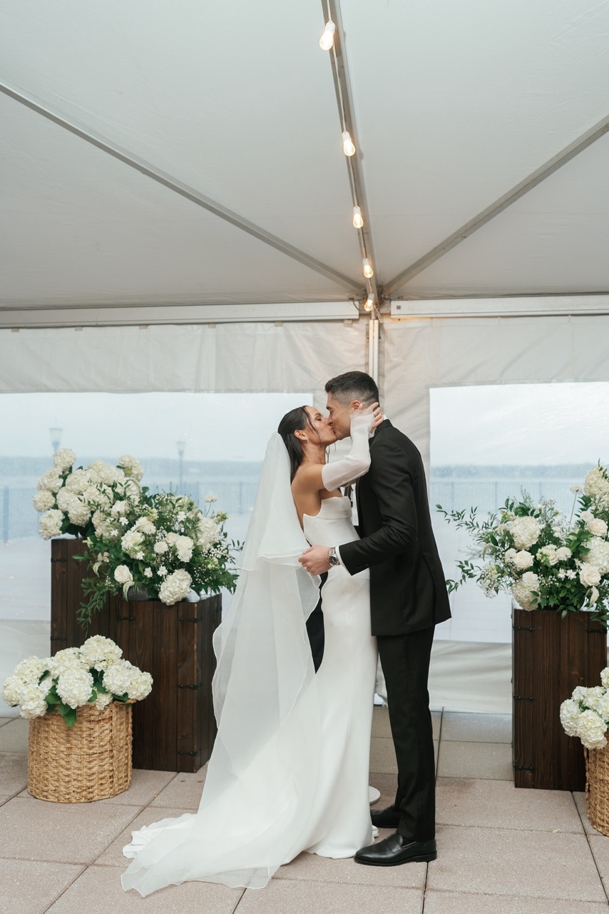 Real Poppy wedding — Nicole + Matt at The Molly Pitcher Inn