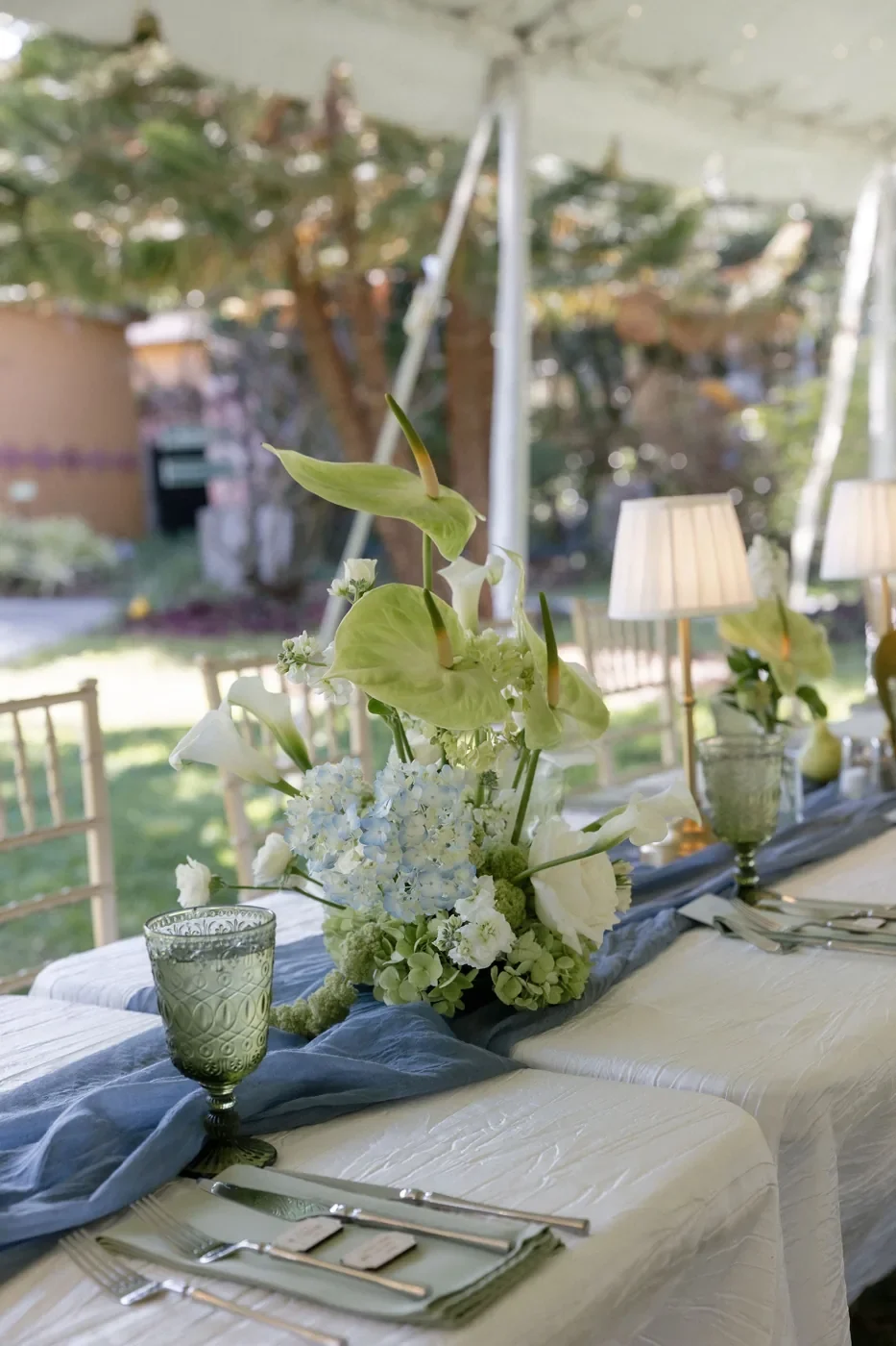 Customer-submitted wedding flower photo from The Knot review by Danielle de la Fuente.