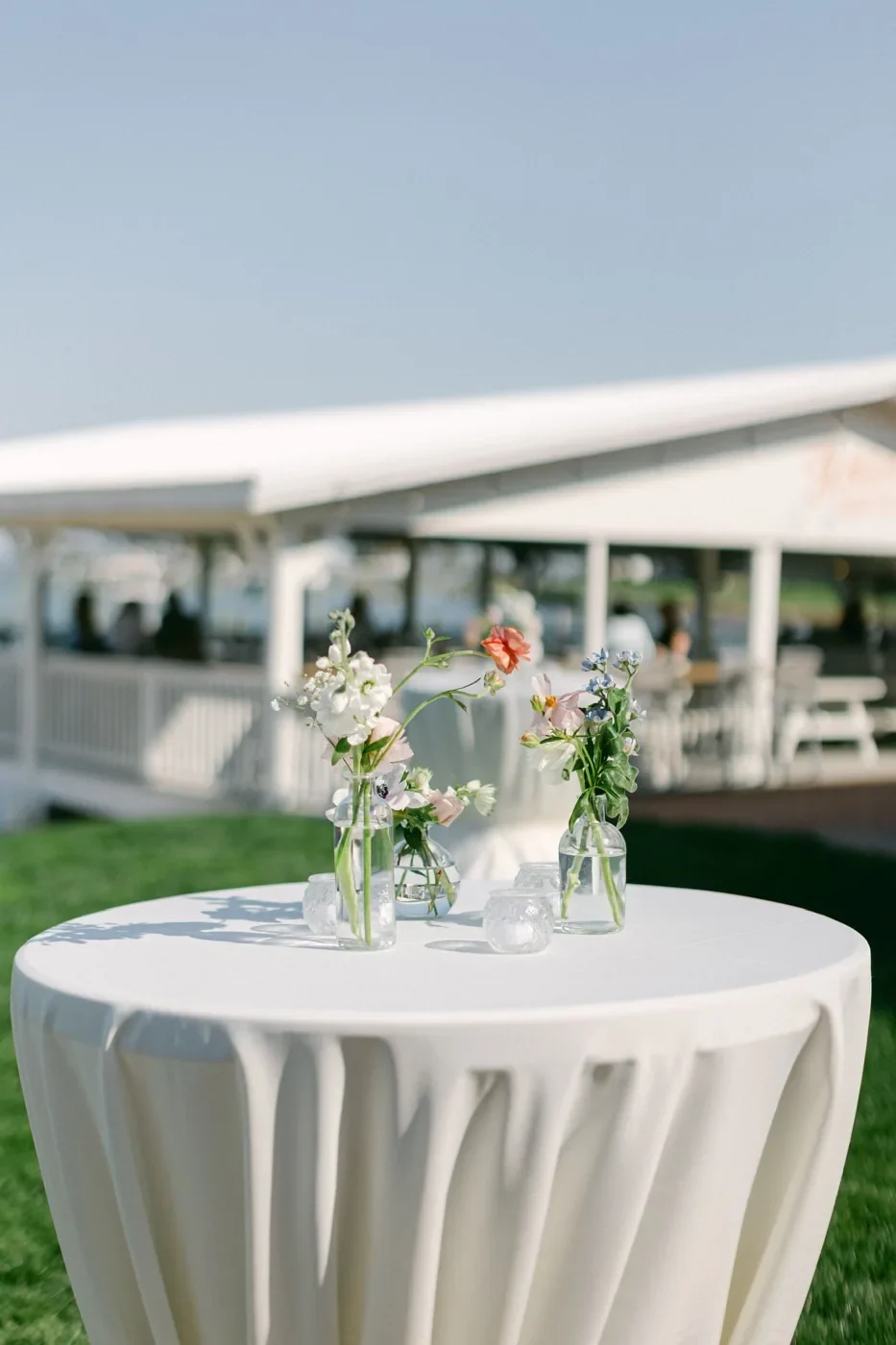Customer-submitted wedding flower photo from The Knot review by Blade Lewis.