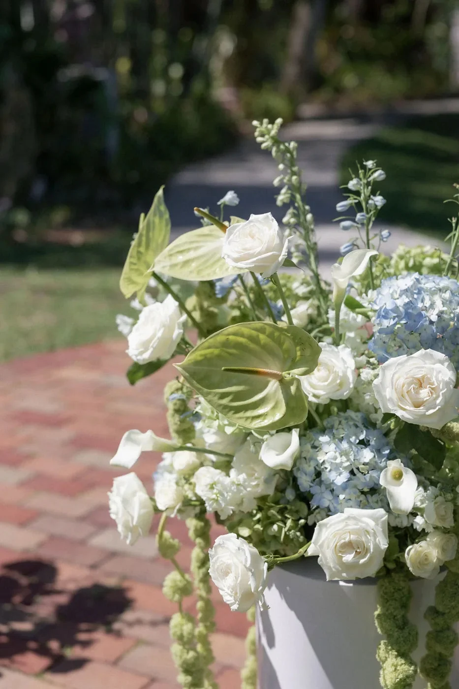 Customer-submitted wedding flower photo from The Knot review by Danielle de la Fuente.