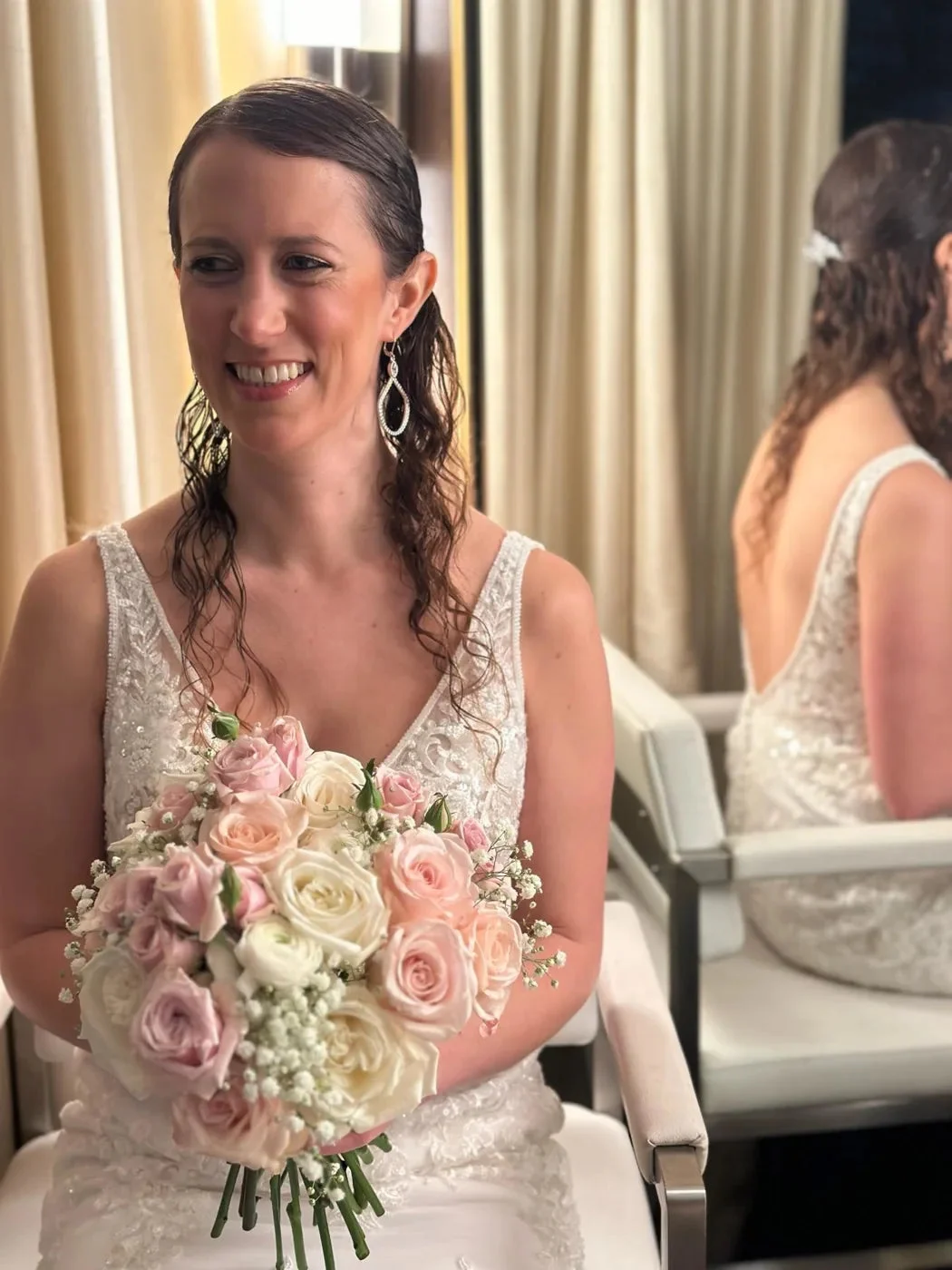Customer-submitted wedding flower photo from Zola review by Linda L..