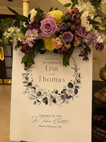 Customer-submitted wedding flower photo from The Knot review by Erin McGuire