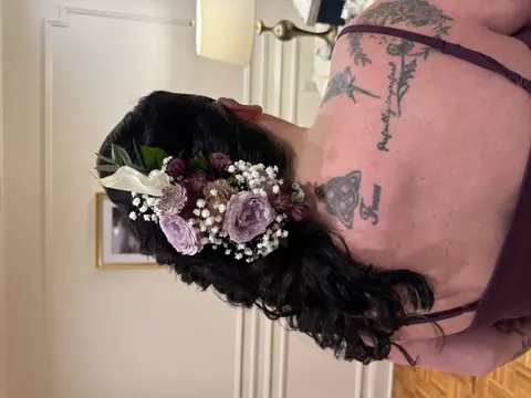 Customer-submitted wedding flower photo from The Knot review by Erin McGuire