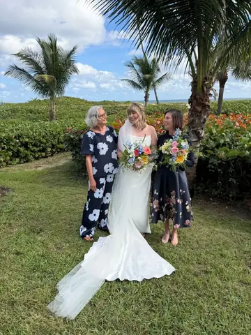 Customer-submitted wedding flower photo from The Knot review by Sophie DeLisle.