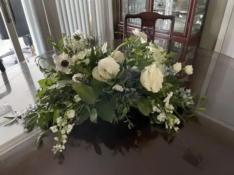 Customer-submitted wedding flower photo from The Knot review by Deepa Varma.