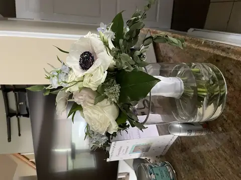 Customer-submitted wedding flower photo from The Knot review by Deepa Varma.