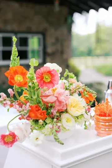 Customer-submitted wedding flower photo from The Knot review by Megan Hunstad.