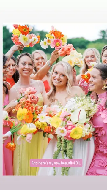 Customer-submitted wedding flower photo from The Knot review by Megan Hunstad.