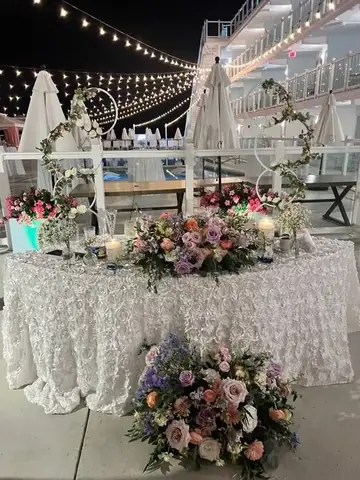 Customer-submitted wedding flower photo from The Knot review by Alexandra Florek.