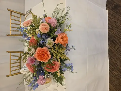 Customer-submitted wedding flower photo from The Knot review by L C.